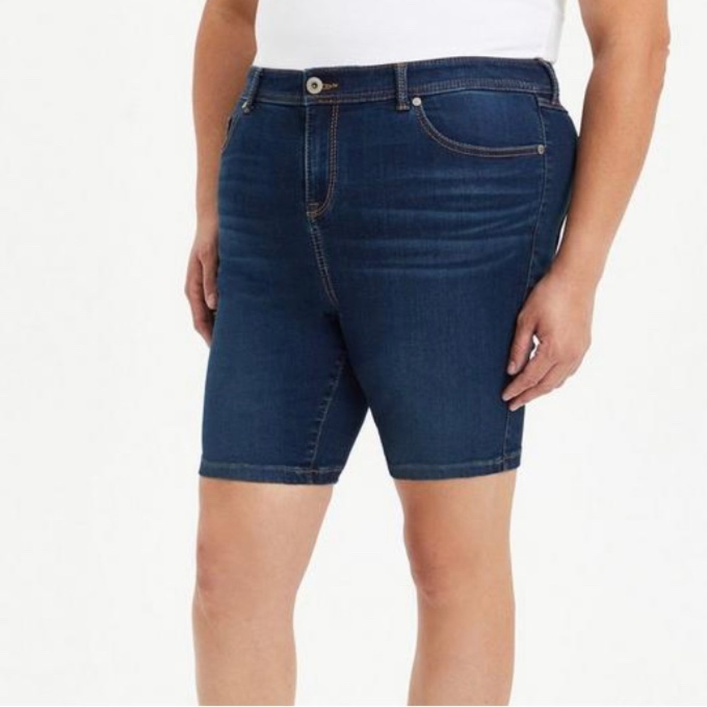 Torrid Midfit Bermuda Shorts Size 26